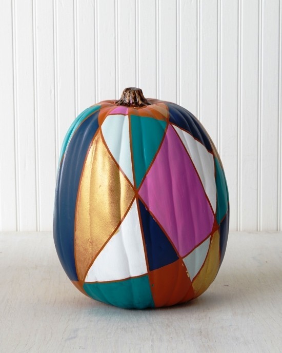 Halloween Kürbis bemalen – 140 künstlerische Ideen und Anleitungen geometrisches design bunt abstrakt