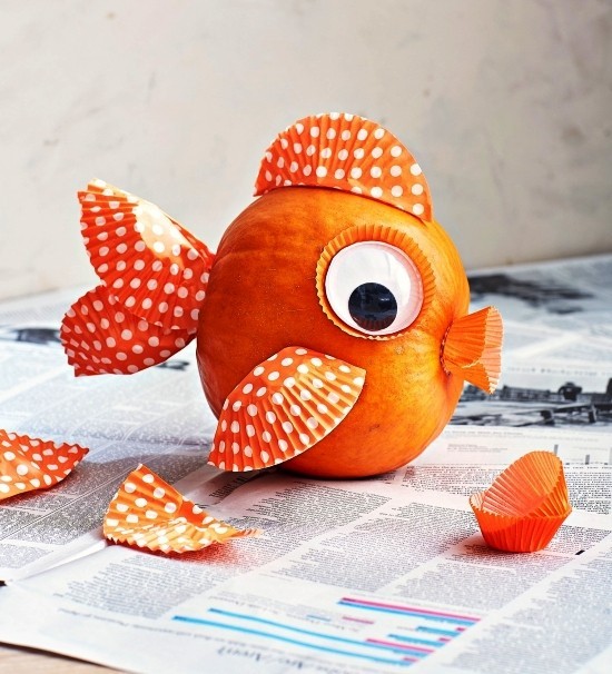 Halloween Kürbis bemalen – 140 künstlerische Ideen und Anleitungen goldfisch optik diy
