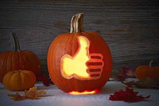 Halloween Kürbis schnitzen – 70 Ideen und Tipps daumen hoch emoji