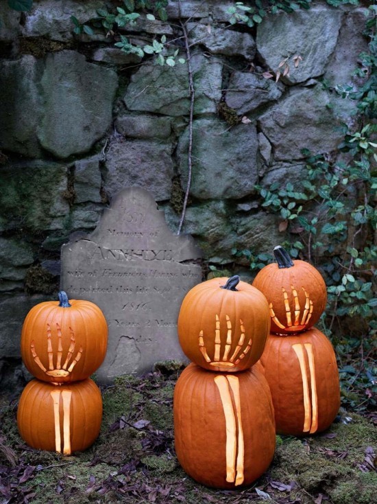 Halloween Kürbis schnitzen – 70 Ideen und Tipps skelett hände gruselig