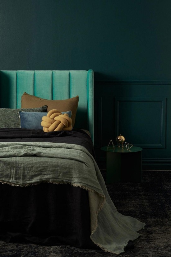 Ist die Wandfarbe Dunkelgrün richtig für Sie Design-Tipps und Ideen dunkles schlafzimmer mit gelb akzenten