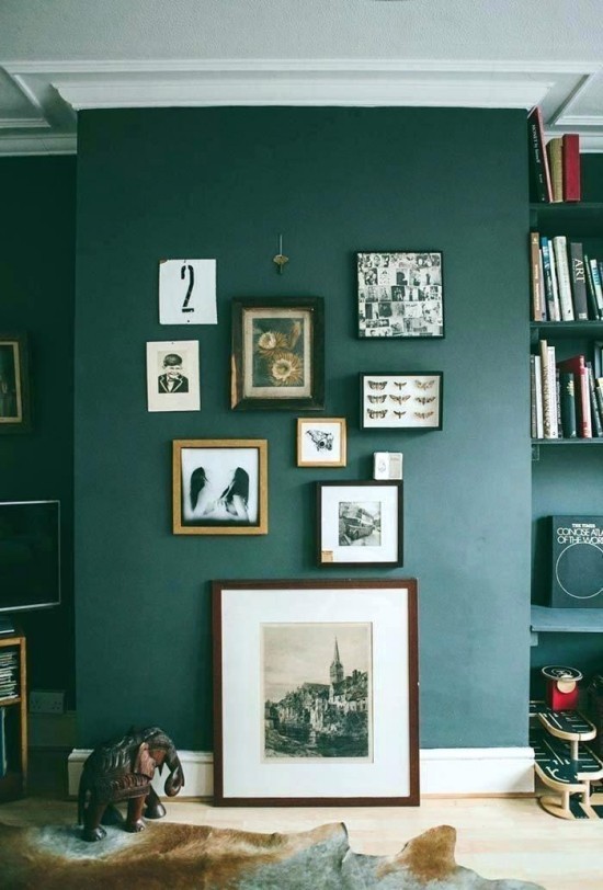 Ist die Wandfarbe Dunkelgrün richtig für Sie Design-Tipps und Ideen fotowand bilderwand akzent rahmen