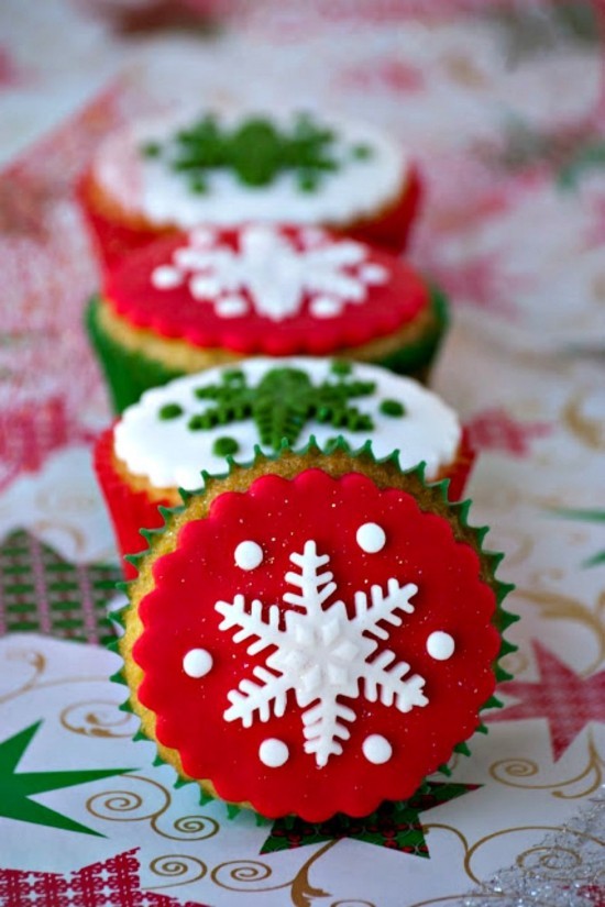 Weihnachtliche Muffins selber backen und dekorieren einfache muffins mit fondant grün weiß rot