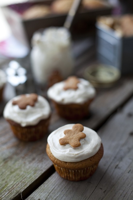 Weihnachtliche Muffins selber backen und dekorieren muffins mit lebkuchen aufsetzer