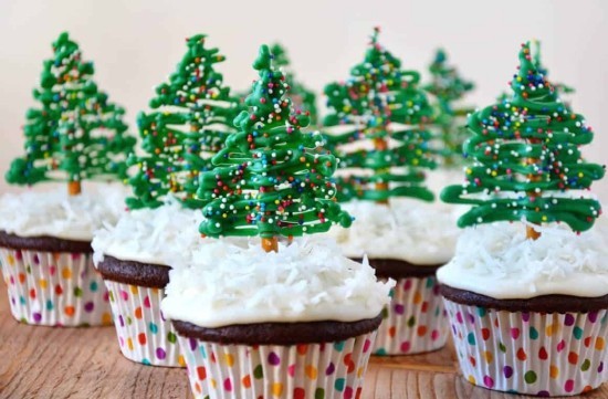 Weihnachtliche Muffins selber backen und dekorieren schoko weihnachtsbäume aufstecher