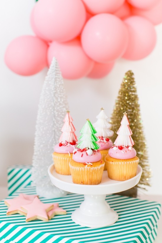 Weihnachtliche Muffins selber backen und dekorieren tannenbäume gold und rosa trendy