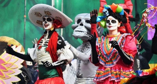 Woher kommt Halloween Fakten und Wissenswertes zum Gruselfest! tag der toten mexiko voller farbe