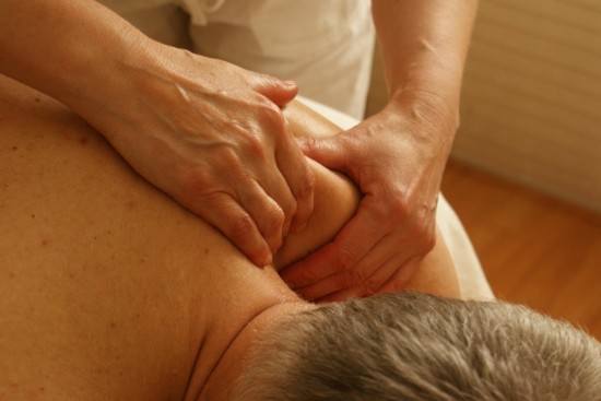 massage bei starcke nackenschmerzen was tun gegen nackenschmerzen