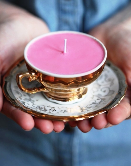 65 festliche Bastelideen für Weihnachten zum Verschenken duftkerze in goldene teetasse