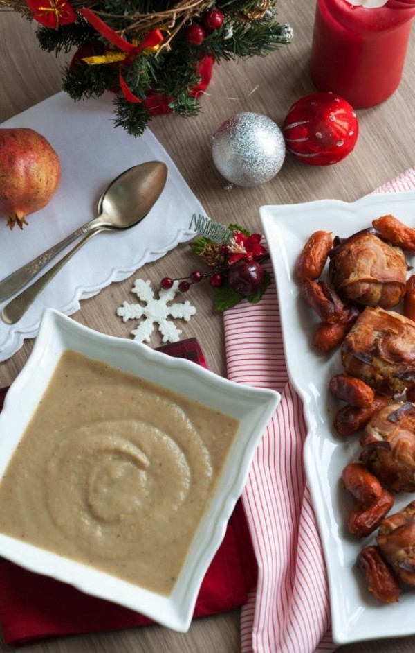 Die beste Maronensuppe zu Weihnachten cremesuppe in recheckiger schüssel