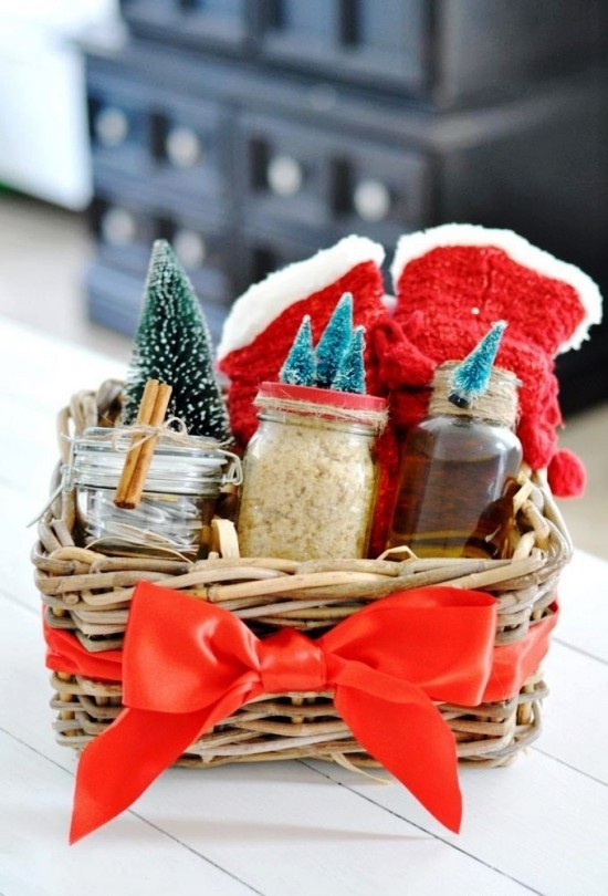 Geschenkkorb zu Weihnachten selber packen spa tag festliche dekorierter korb