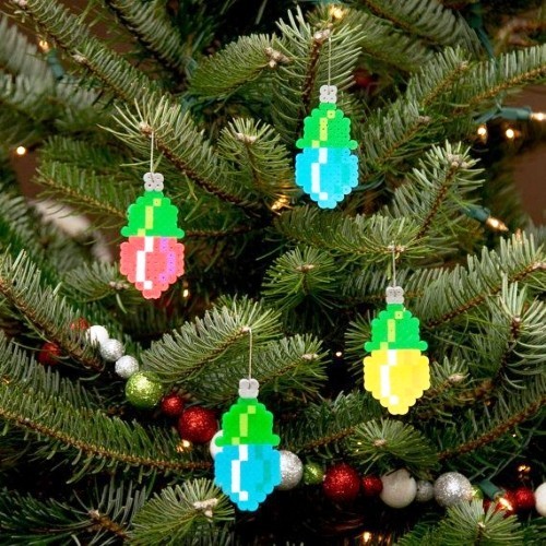 Mit Bügelperlen zu Weihnachten basteln 60 Ideen und Tipps christbaum mit buntem schmuck lichter