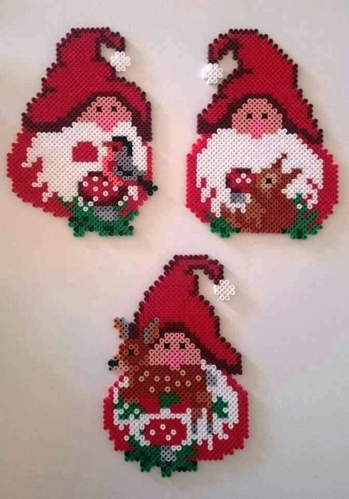 Mit Bügelperlen zu Weihnachten basteln 60 Ideen und Tipps elfen zwerge mit waldtieren perlen