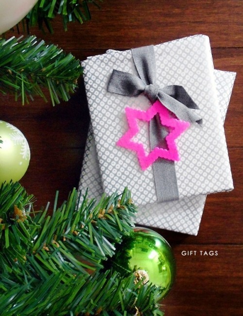 Mit Bügelperlen zu Weihnachten basteln 60 Ideen und Tipps geschenkverpackung mit rosa stern
