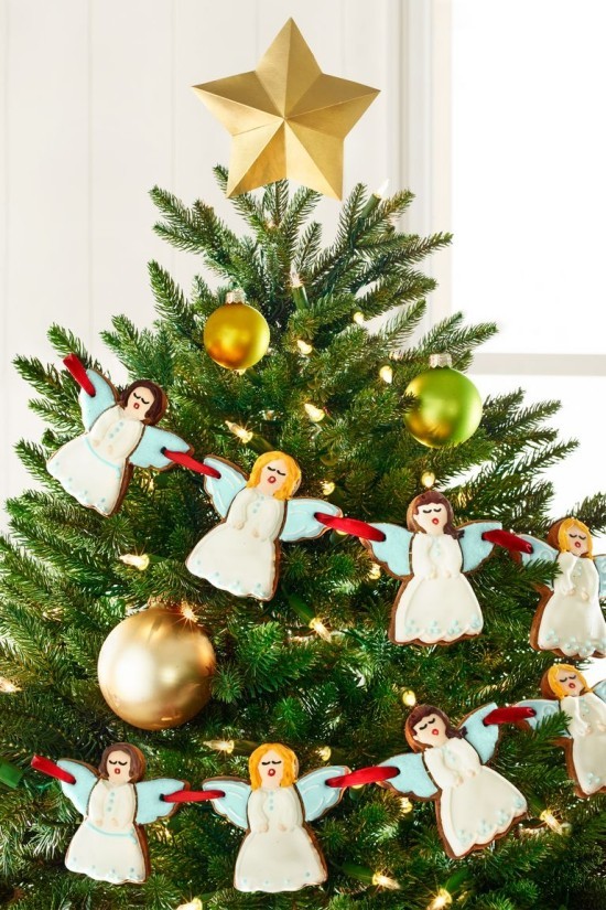 Süße Butterplätzchen zu Weihnachten backen und dekorieren kekse girlande engeln tannenbaum