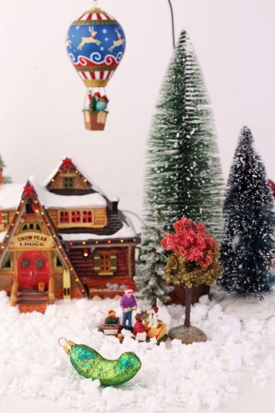Weihnachtsgurke Steckt Wahrheit hinter dieser ausgefallenen Tradition essiggurke im weihnachtsdorf lustig
