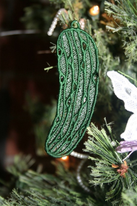 Weihnachtsgurke Steckt Wahrheit hinter dieser ausgefallenen Tradition gestickte stoff gewürzgurke ornament