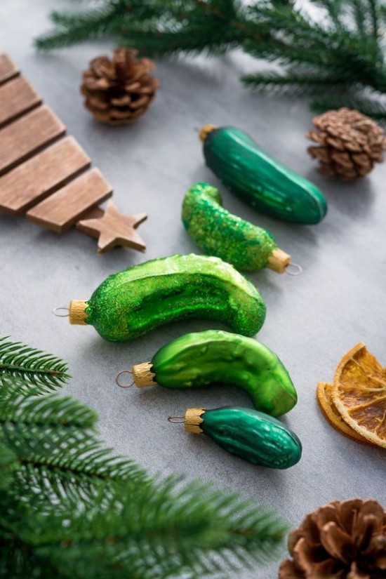 Weihnachtsgurke Steckt Wahrheit hinter dieser ausgefallenen Tradition lustige unterschiedliche gurken ornamente