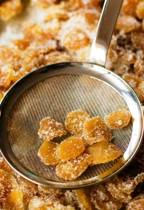 Wie Ingwer gegen Erkältung und Grippe hilft bonbons aus ingwer honig zitrone