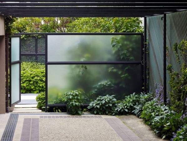 Zaunelemente mit Sichtschutz für Außenbereiche gesucht windschutz mit pflanzen und mattglas