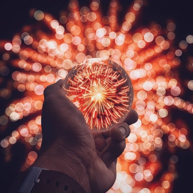 Feuerwerk fotografieren – So schnappen Sie die besten Silvesterfotos feuerwerk in glasball glaskugel