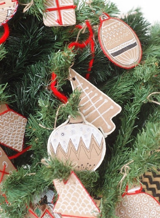 Kreative und praktische Weihnachtsgeschenke basteln mit Kindern christbaum ornamente aus pappe malstifte
