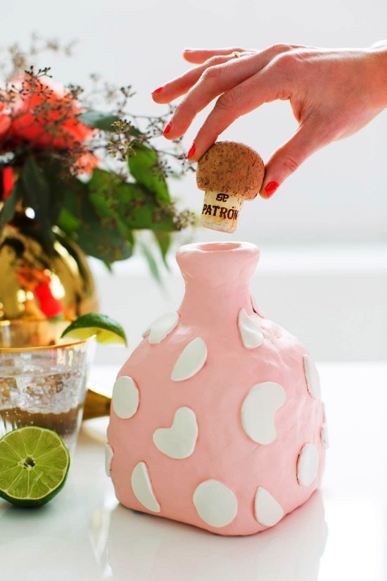 Kreative und praktische Weihnachtsgeschenke basteln mit Kindern flasche selber dekorieren ton