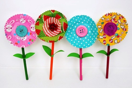 Basteln mit Kindern zum Frühling - 40 kreative Ideen und Anleitung blumen bunt muffin papier