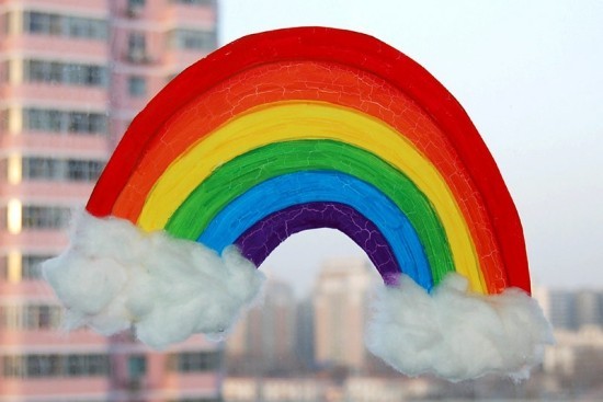 Basteln mit Kindern zum Frühling - 40 kreative Ideen und Anleitung fensterbild regenbogen folie