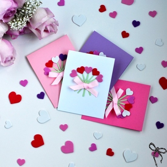 So gestalten Sie die beste Valentinskarte zum 14. Februar blumenstrauß mit herzen