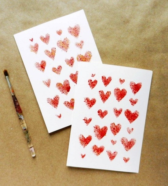 So gestalten Sie die beste Valentinskarte zum 14. Februar herzen stempel rot romantisch