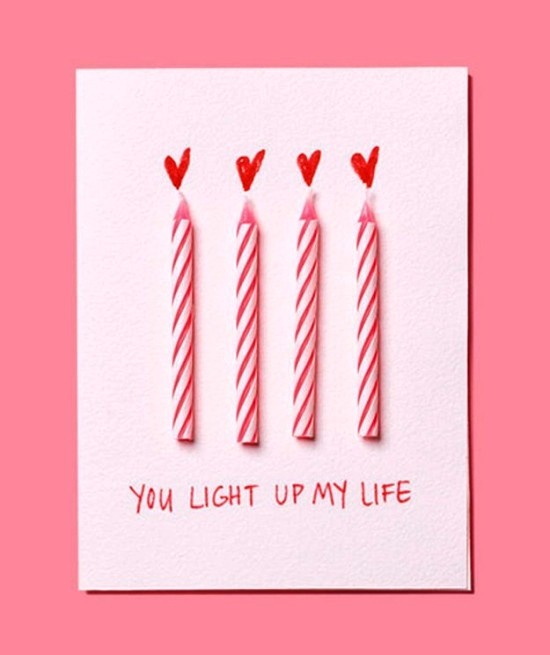 So gestalten Sie die beste Valentinskarte zum 14. Februar kerzen mit herzen flammen