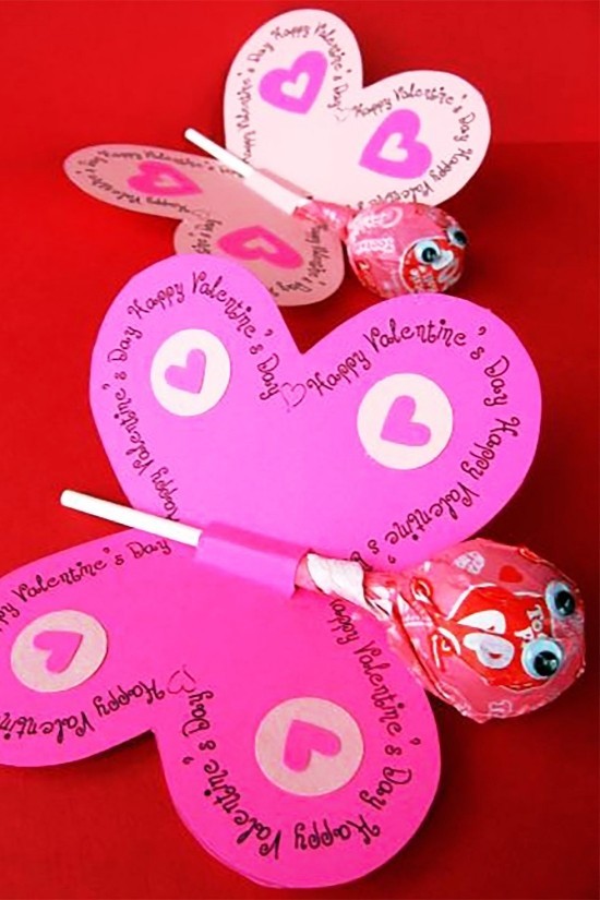 So gestalten Sie die beste Valentinskarte zum 14. Februar schmetterlinge mit lutscher niedlich