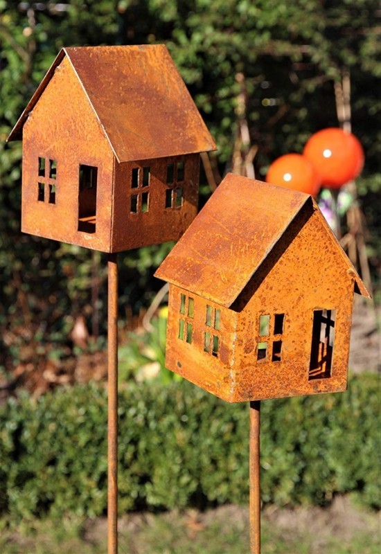 So wählen Sie die perfekte Deko für Garten und Terrasse rostige deko vogelhäuser