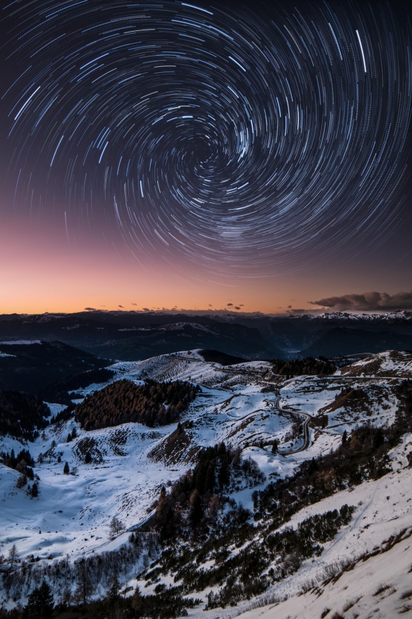 Sternenspuren und Milchstraße fotografieren wie die Profis – Tipps und Tricks dolomiten landschaft sterne spuren sonnenaufgang