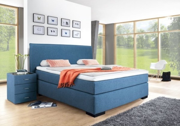 Moderne Betten und wie Sie Ihren Schlafkomfort verbessern schlafzimmer schick modern blau weiß