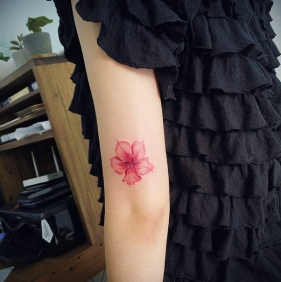 blumentattoos frauen kirschblüten tattoo