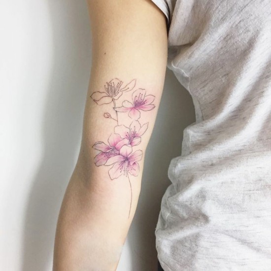 kirschblüten tattoo oberarm tattoo ideen