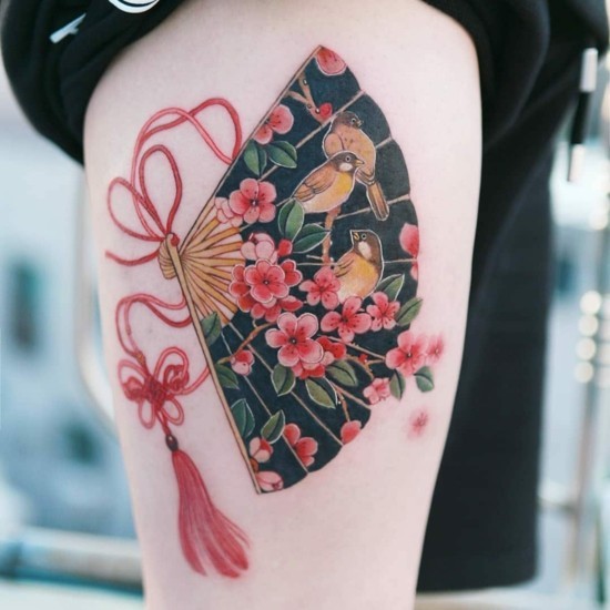 kirschblüten tattoo oberschenkel tattoodesign