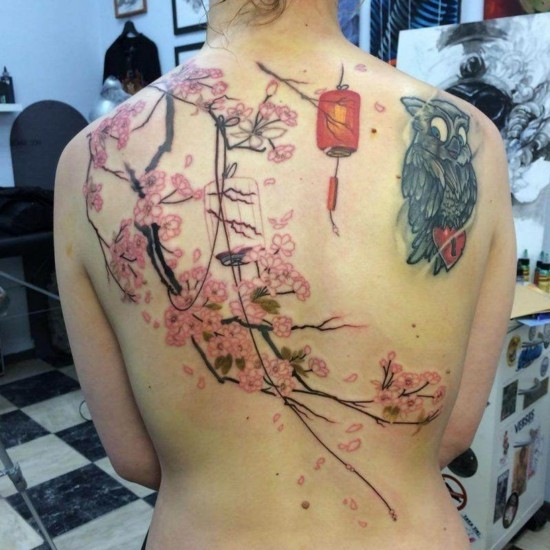 kirschblüten tattoo rücken tattoo ideen