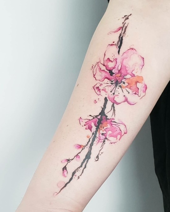 schöne tattoo ideen frauen kirschblüten tattoo