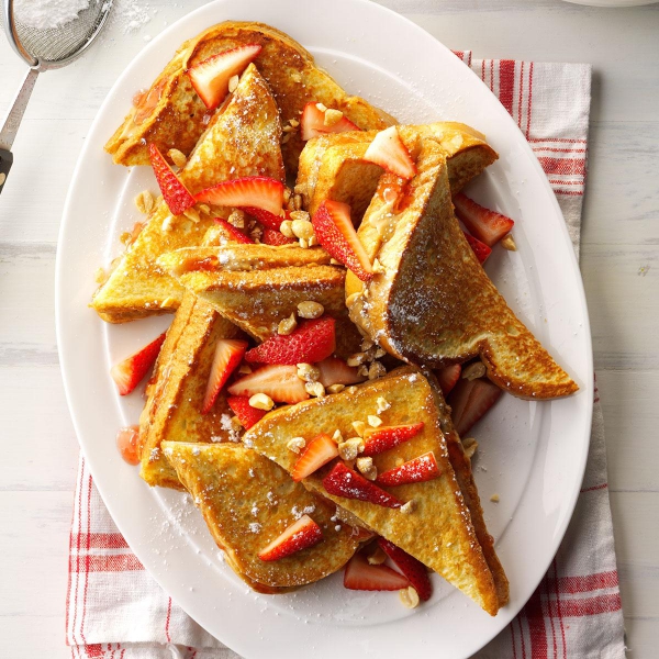 Festliche und traditionelle Osterfrühstück Ideen und Rezepte french toast mit erdbeeren lecker