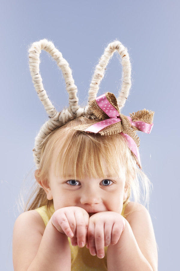 Hasenohren basteln – Ideen und Anleitung zum Ostern draht ohren mit garn und schleife