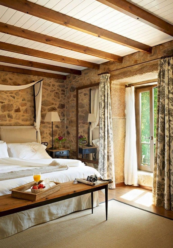 Italienische Schlafzimmer – Eleganz, Stil und Komfort durch italienische Möbel rustikal hübsch holz und ziegelwand
