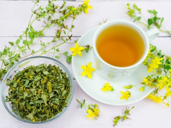 Johanniskraut Tee und seine unglaublichen Wirkungen gesunder tee trocken form