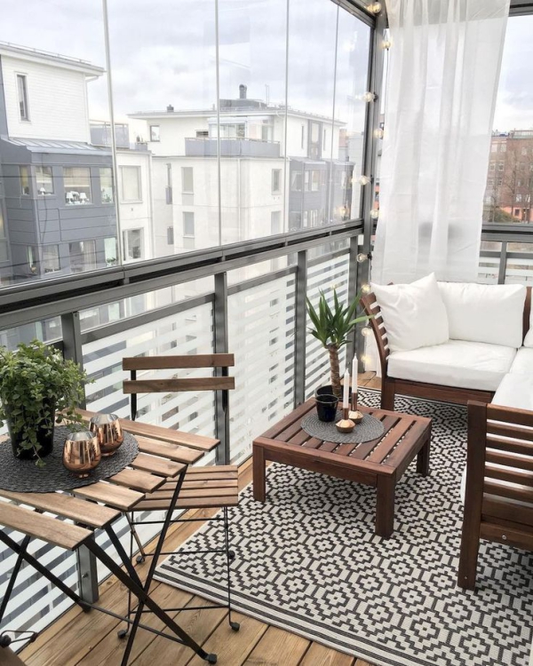 Terrassen Deko Ideen für große und kleine Außenbereiche einfache idee für großer balkon