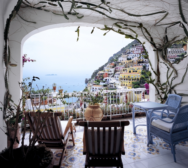 Terrassen Deko Ideen für große und kleine Außenbereiche italien tolle aussicht