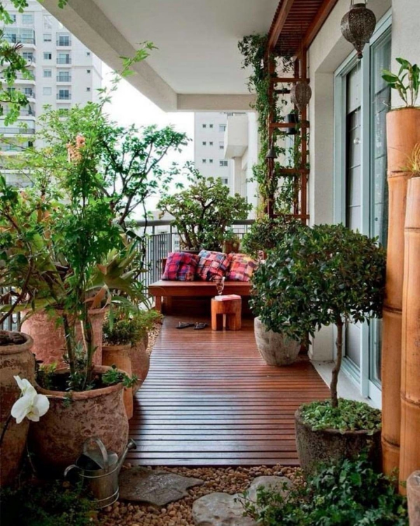 Terrassen Deko Ideen für große und kleine Außenbereiche oase in der großstadt viele pflanzen