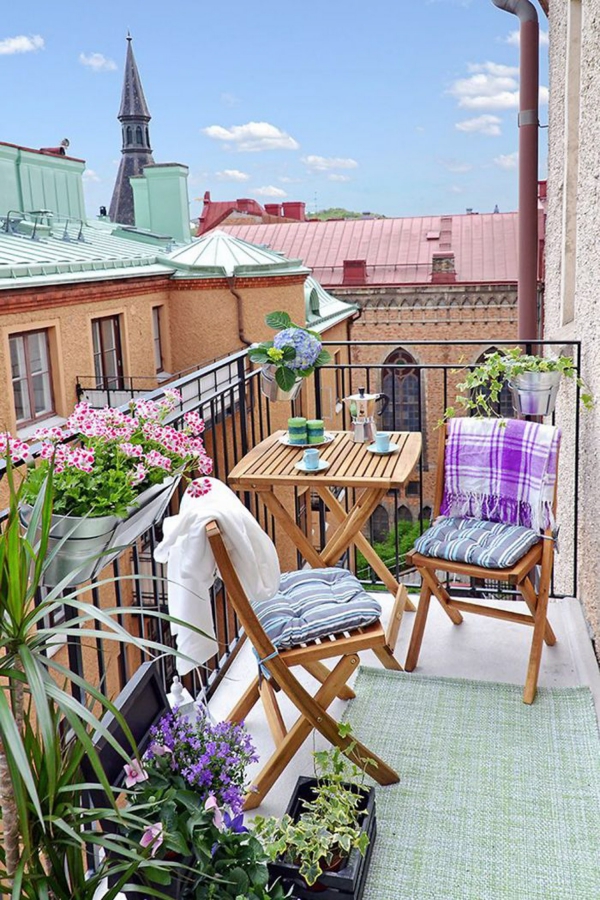 Terrassen Deko Ideen für große und kleine Außenbereiche schick romantisch farbenfroh europa stil