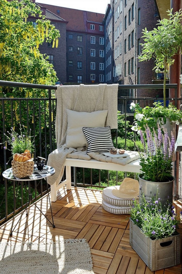 Terrassen Deko Ideen für große und kleine Außenbereiche schöne stadt deko balkon kräutergarten